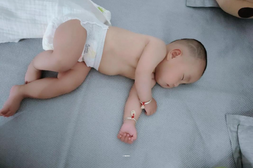 建湖几个月宝宝会抬头